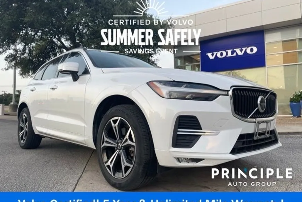 2022 Volvo XC60 B5 Momentum photo 1