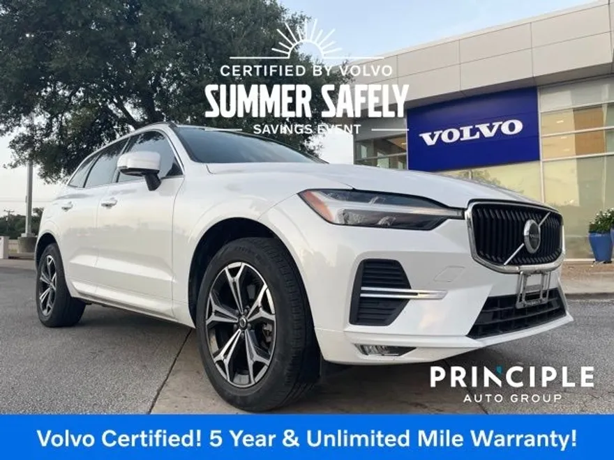 2022 Volvo XC60 B5 Momentum photo 1