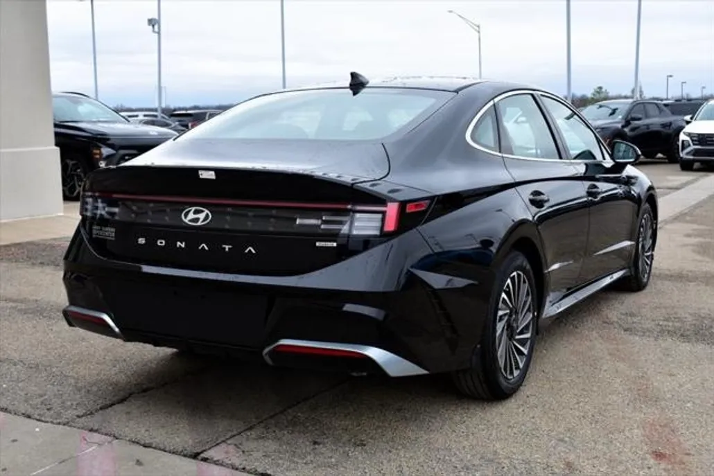 2025 Hyundai Sonata Hybrid SEL photo 1