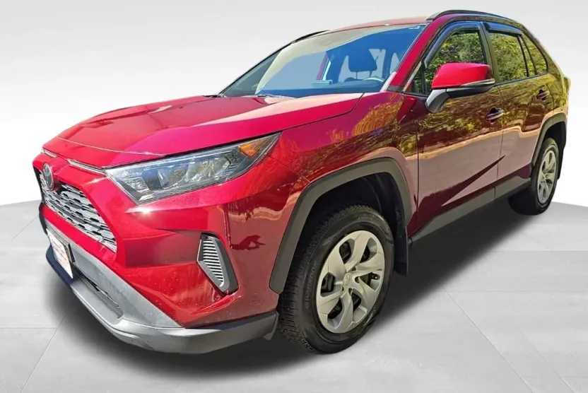 2019 Toyota RAV4 LE photo 1
