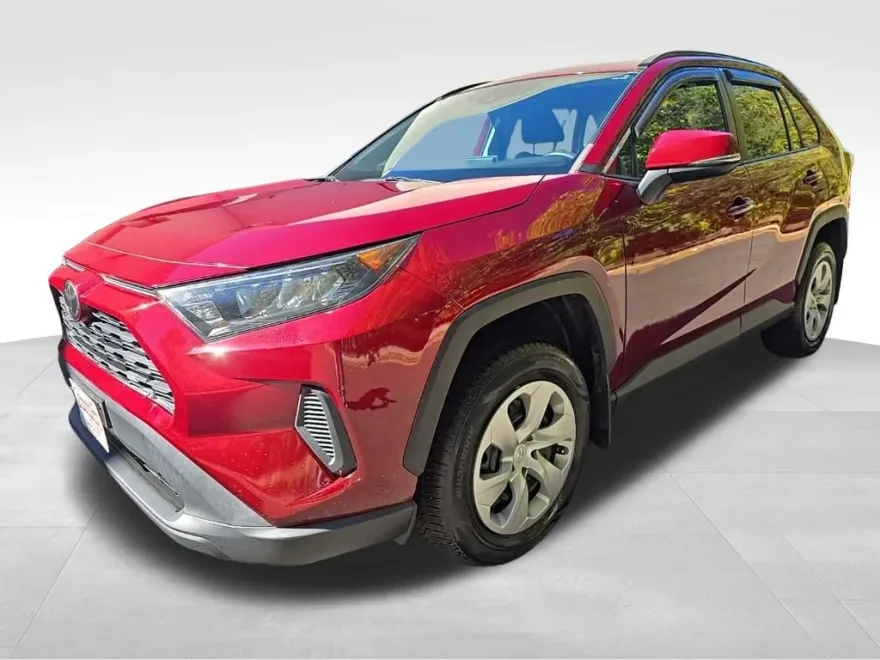 2019 Toyota RAV4 LE photo 1