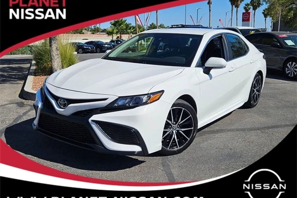 2024 Toyota Camry SE photo 1