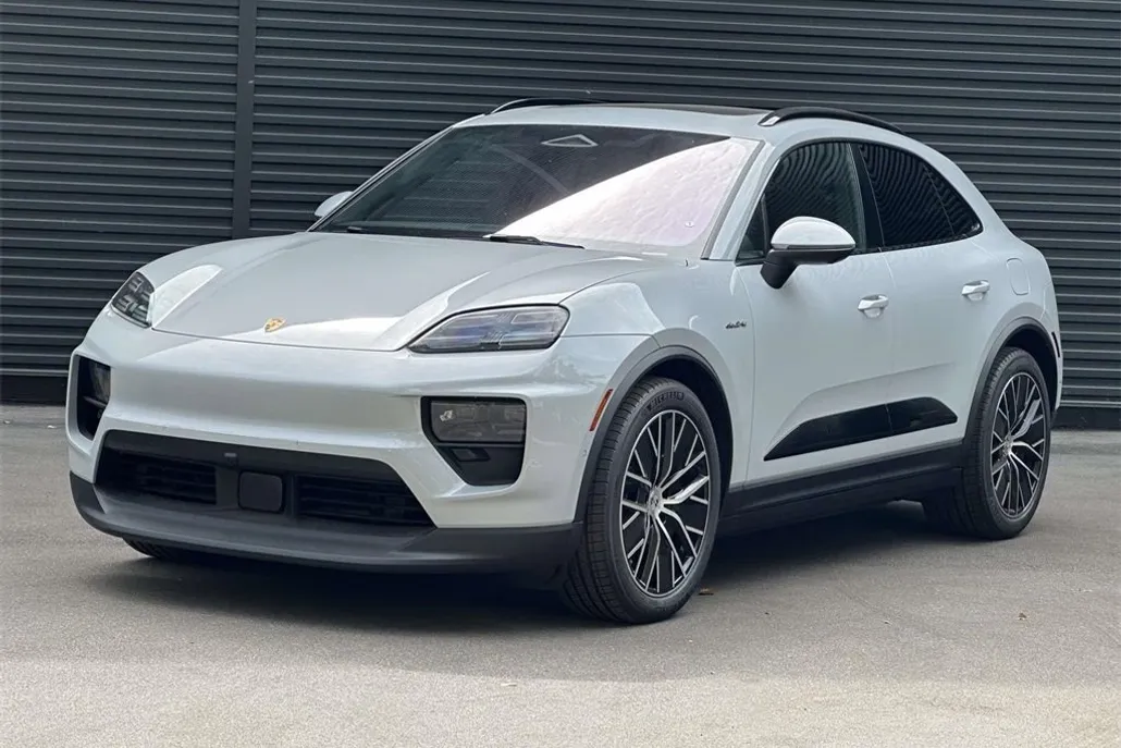 2025 Porsche Macan Electric photo 1