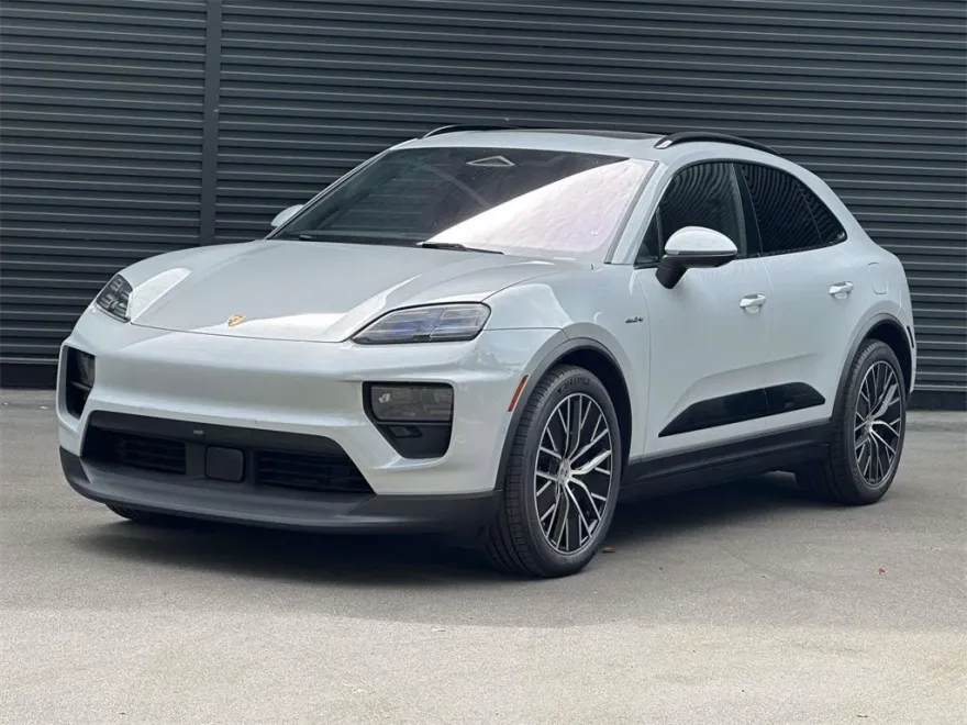 2025 Porsche Macan Electric photo 1