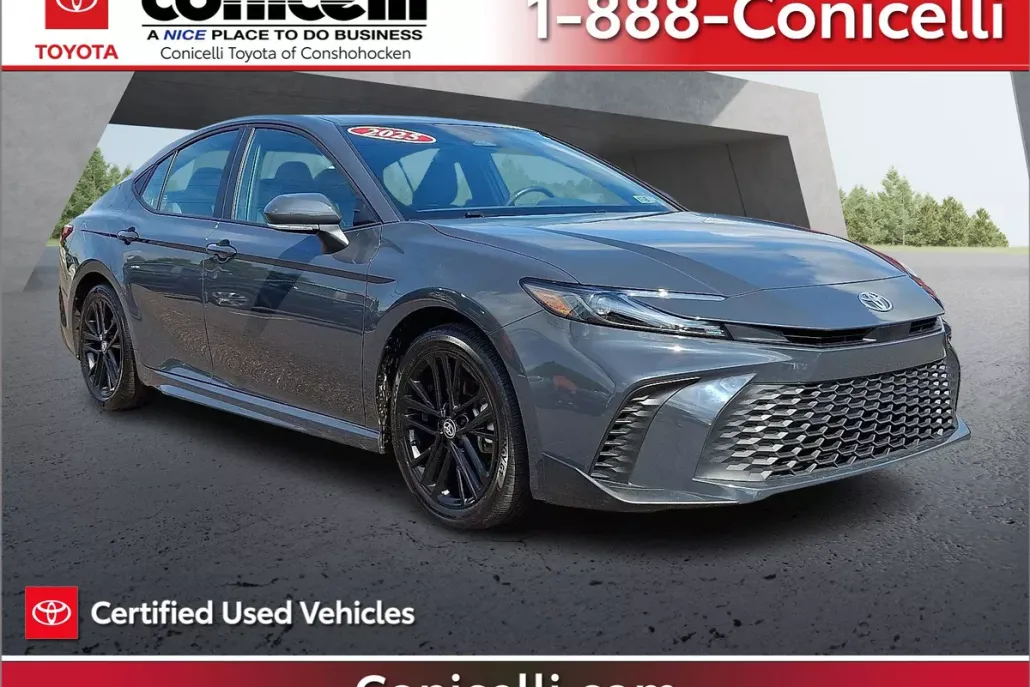 2025 Toyota Camry SE photo 1