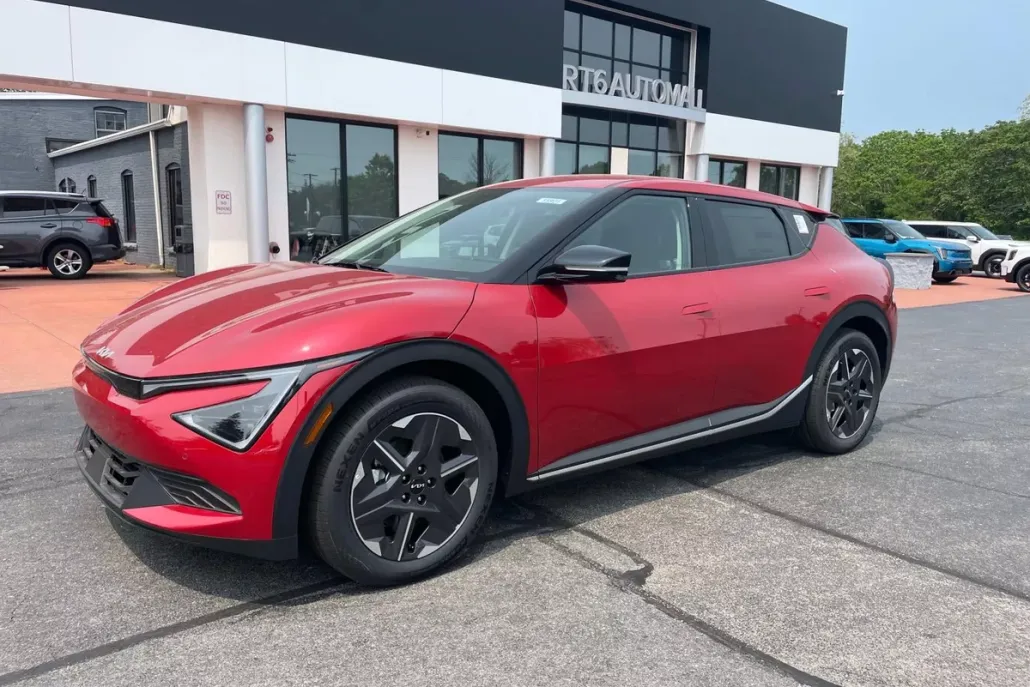 2025 Kia EV6 Light photo 1