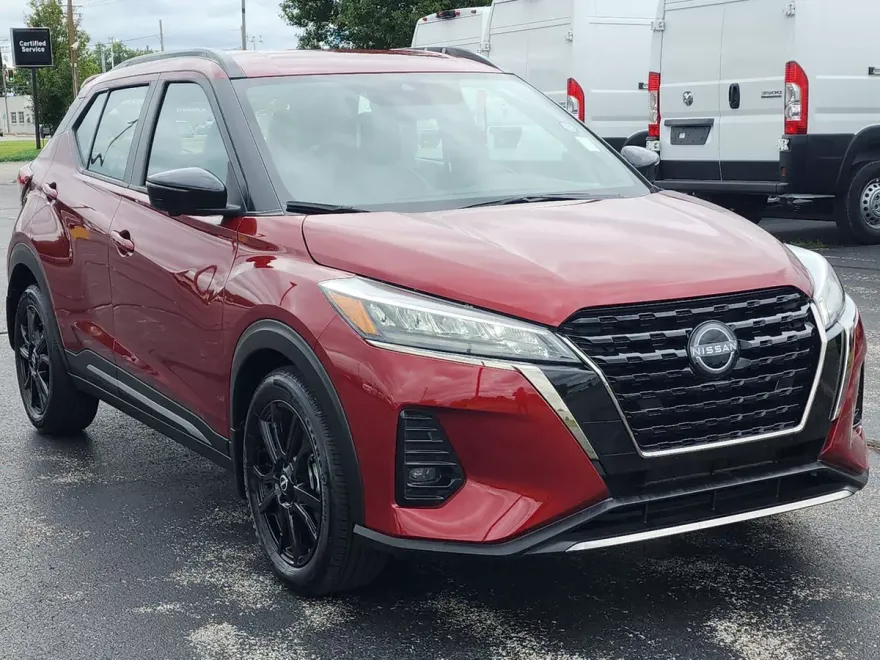 2024 Nissan Kicks SR photo 1