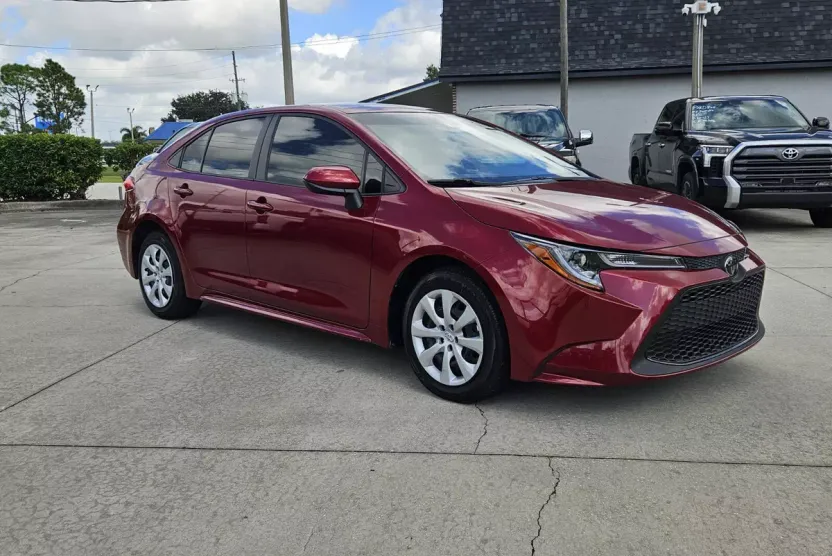 2022 Toyota Corolla LE photo 1