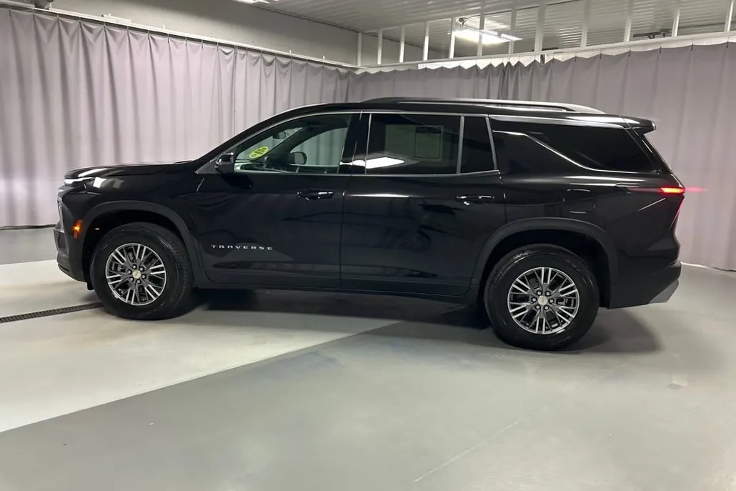 2025 Chevrolet Traverse photo 1