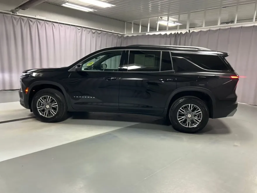 2025 Chevrolet Traverse photo 1
