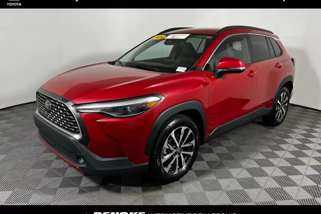 2024 Toyota Corolla Cross XLE photo 1