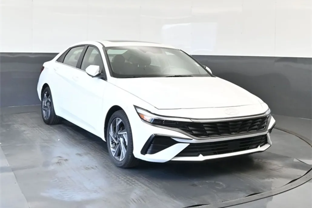 2025 Hyundai Elantra SEL Convenience photo 1