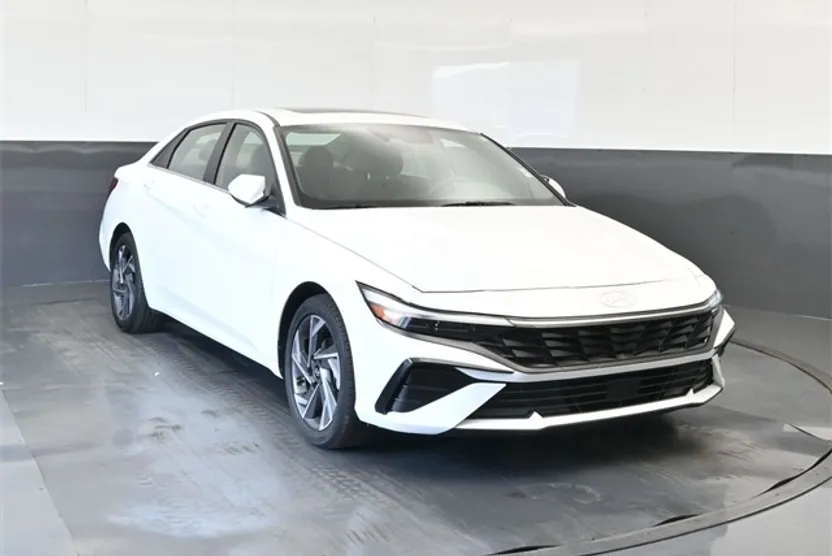 2025 Hyundai Elantra SEL Convenience photo 1