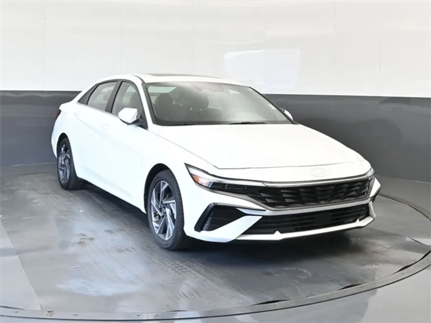 2025 Hyundai Elantra SEL Convenience photo 1