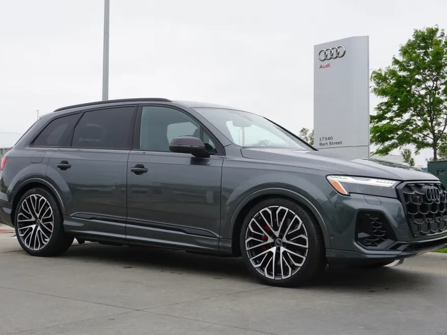 2025 Audi SQ7 Prestige photo 1