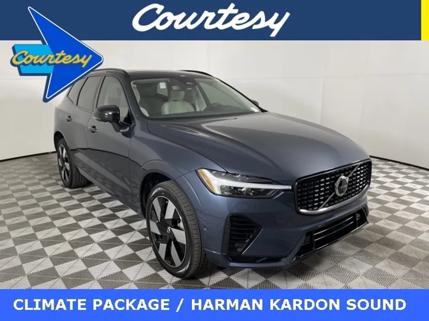 2025 Volvo XC60 T8 Plus photo 1