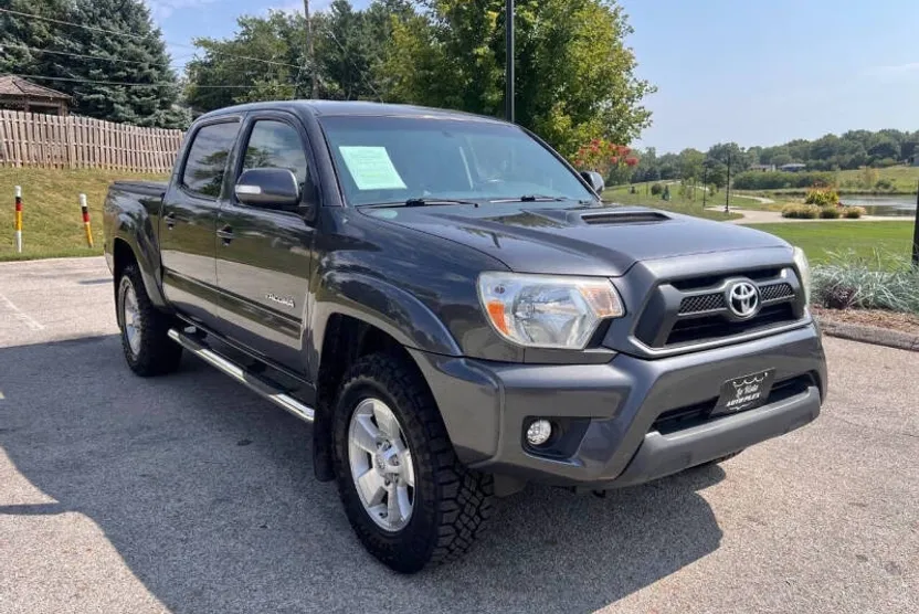 2015 Toyota Tacoma V6 photo 1