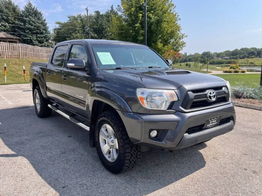 2015 Toyota Tacoma V6 photo 1
