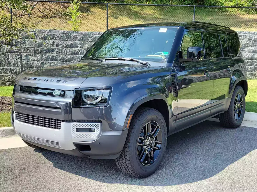 2025 Land Rover Defender 110 S photo 1