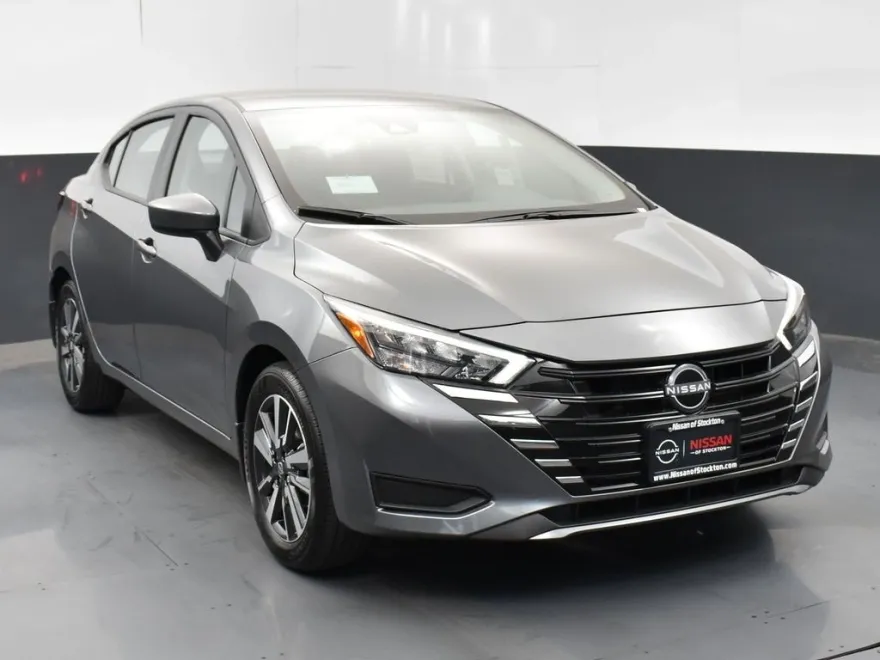 2025 Nissan Versa 1.6 SV photo 1