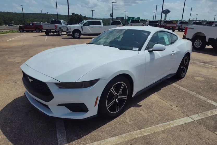 2025 Ford Mustang EcoBoost photo 1
