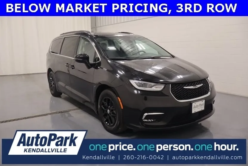2022 Chrysler Pacifica Touring L photo 1