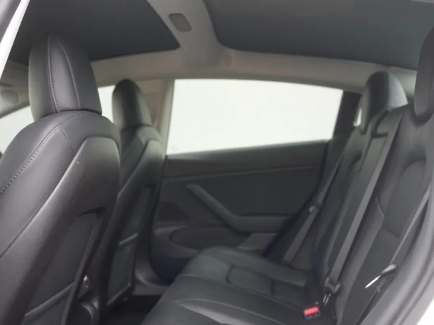 2020 Tesla Model 3 Performance photo 30