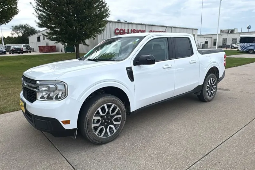 2024 Ford Maverick Lariat photo 1