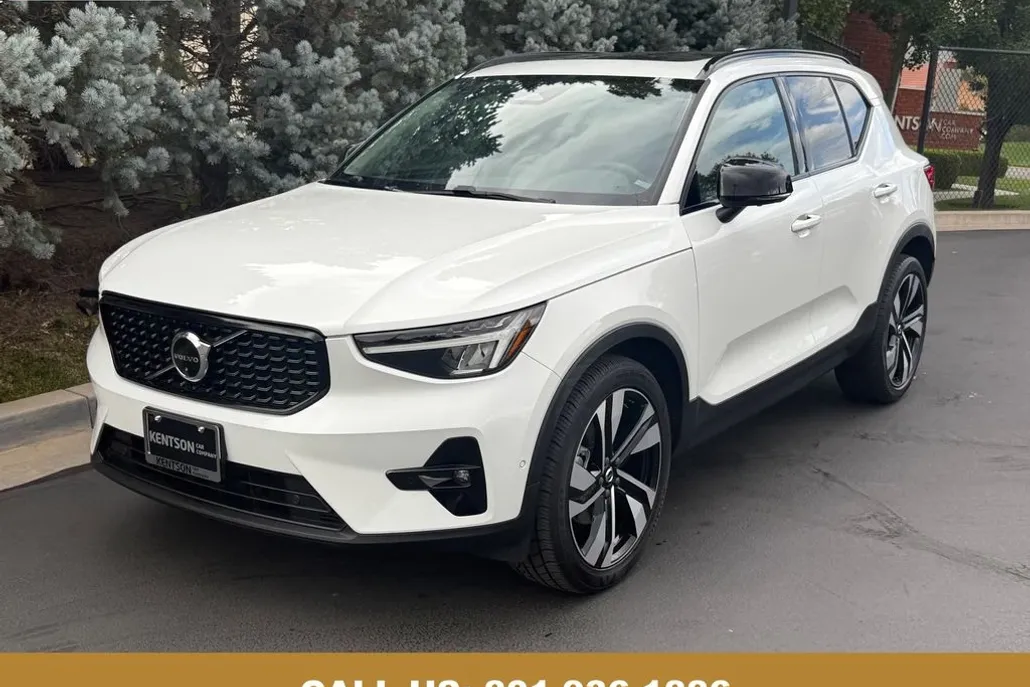 2023 Volvo XC40 AWD Ultimate photo 1