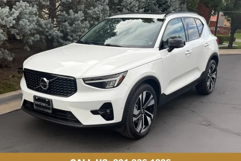 2023 Volvo XC40 AWD Ultimate photo 1
