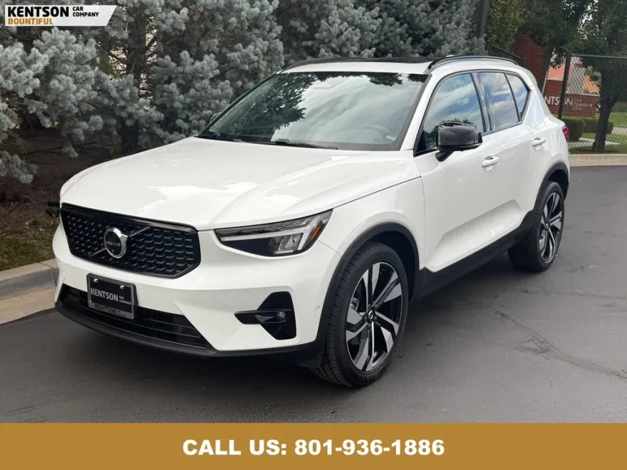 2023 Volvo XC40 AWD Ultimate photo 1