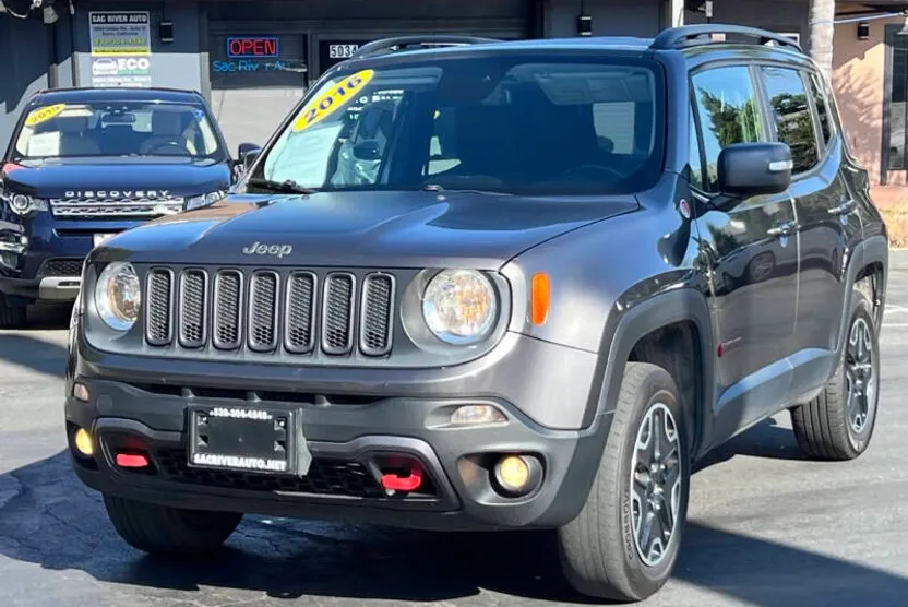 2016 Jeep Renegade Trailhawk photo 1