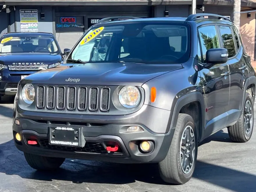 2016 Jeep Renegade Trailhawk photo 1