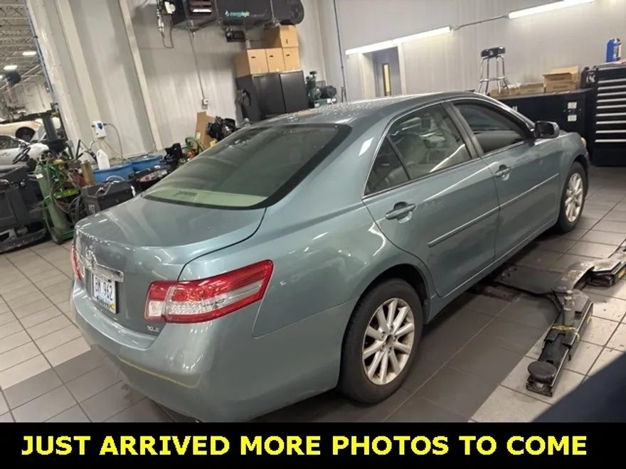 2011 Toyota Camry XLE photo 1
