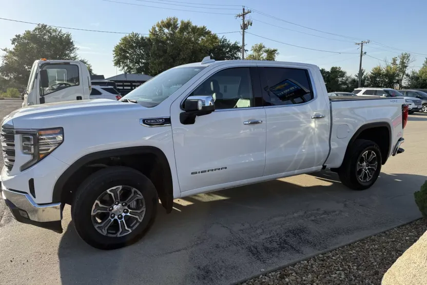 2025 Gmc Sierra 1500 SLT photo 1
