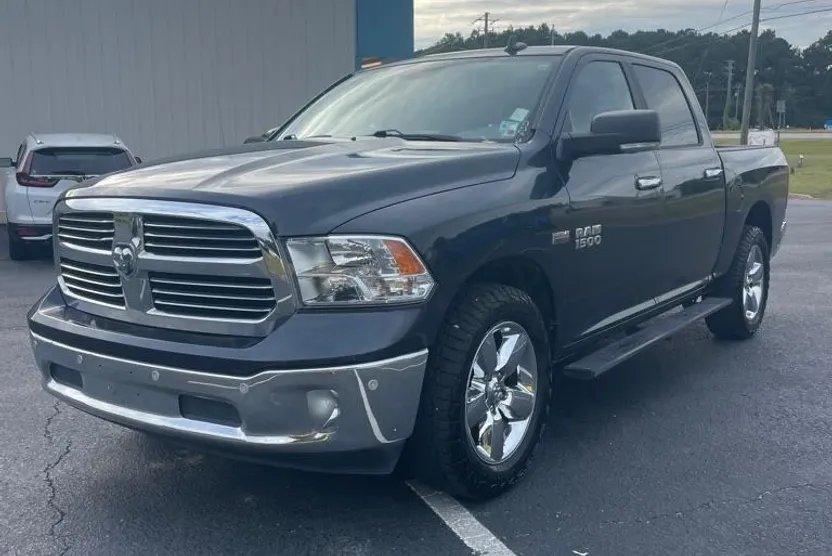 2018 Ram 1500 SLT photo 1