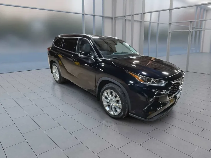 2022 Toyota Highlander Limited photo 1