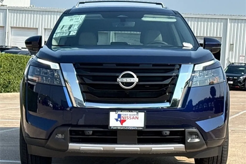 2025 Nissan Pathfinder SL photo 1