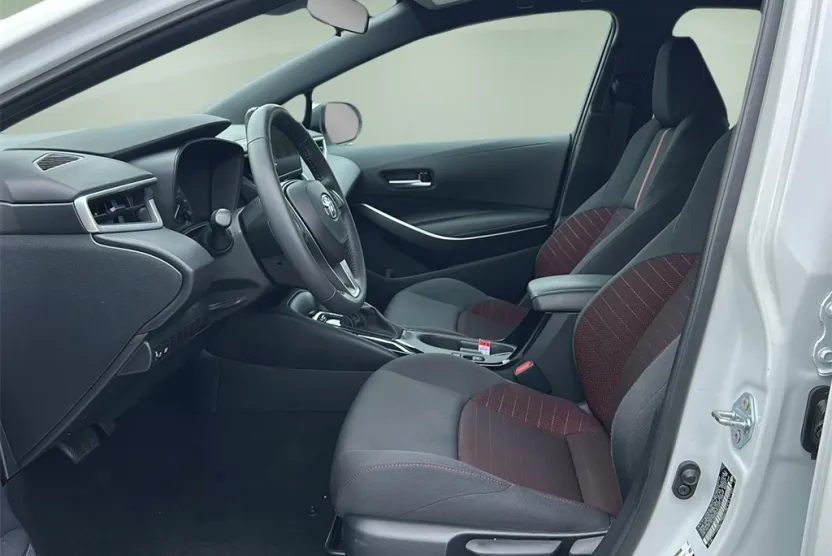 2023 Toyota Corolla SE photo 1