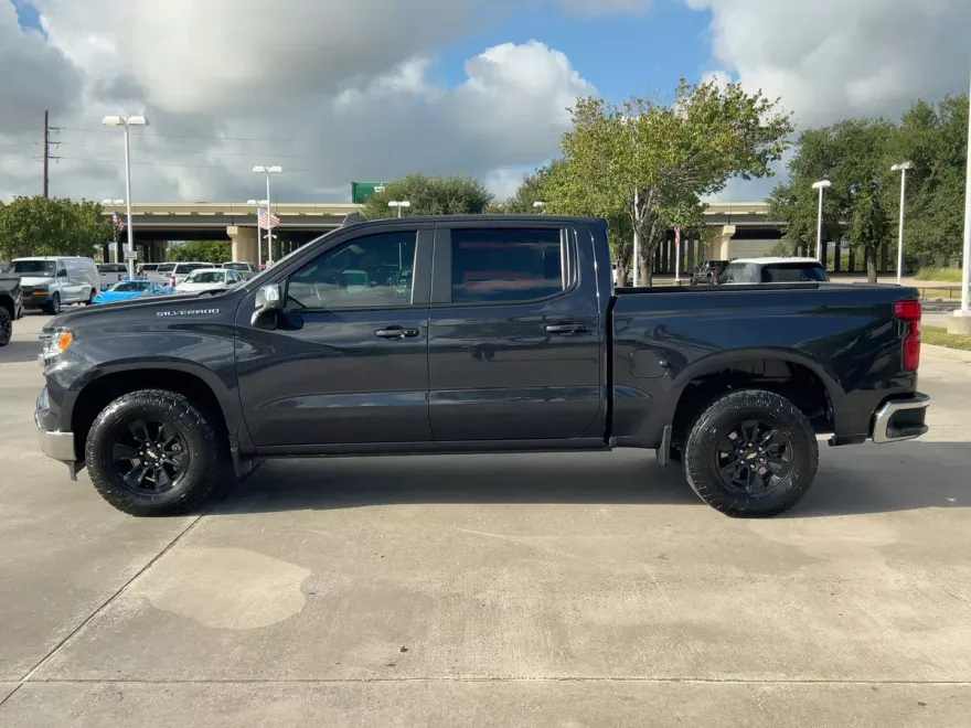 2023 Chevrolet Silverado 1500 LT photo 1