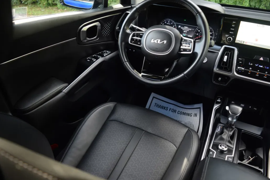 2023 Kia Sorento S photo 1