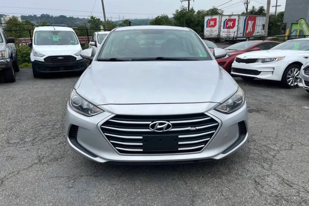 2017 Hyundai Elantra SE photo 1