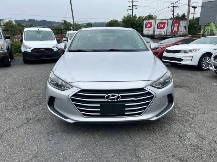 2017 Hyundai Elantra SE photo 1