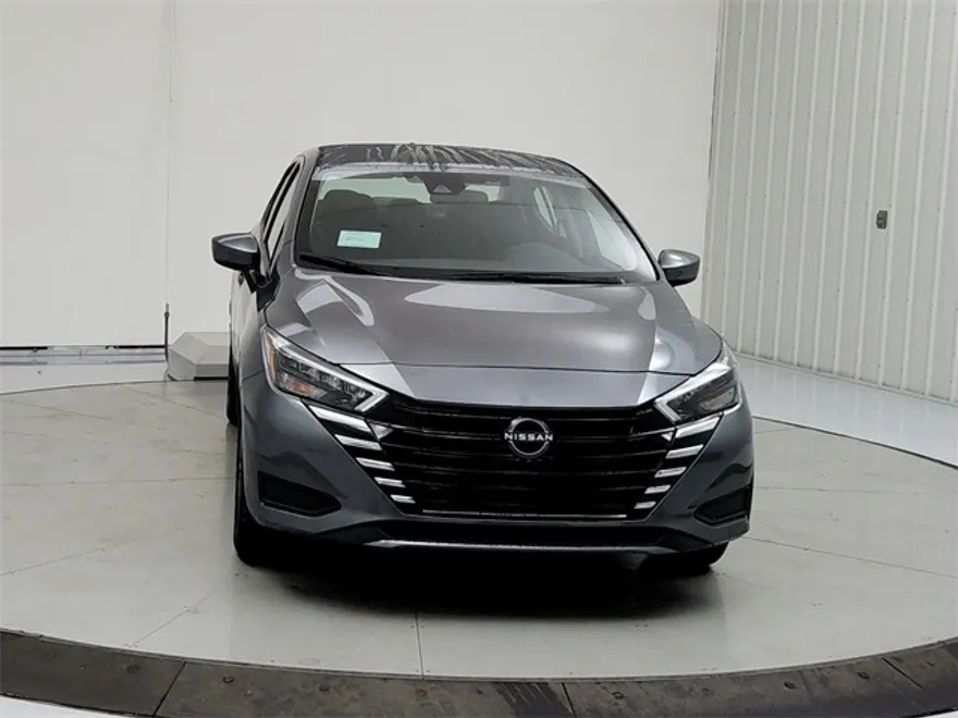 2025 Nissan Versa 1.6 SV photo 1