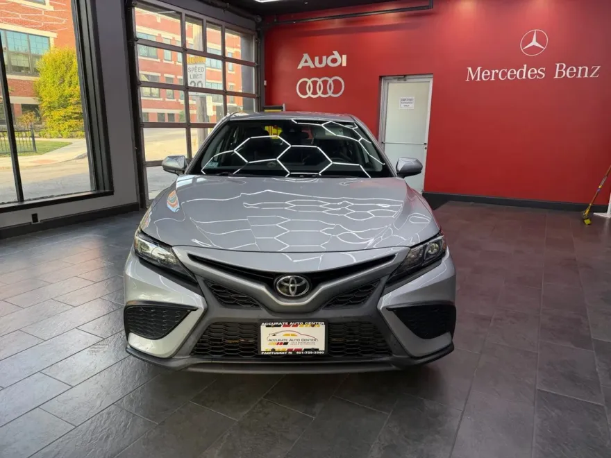 2021 Toyota Camry SE photo 1