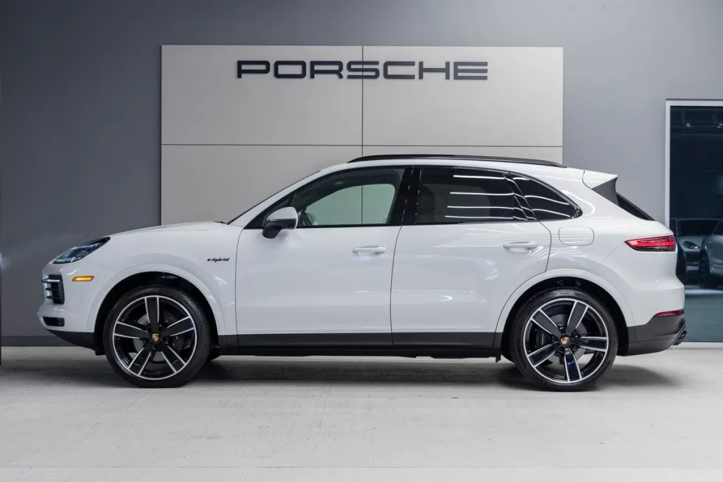 2022 Porsche Cayenne E-Hybrid Platinum Edition photo 1