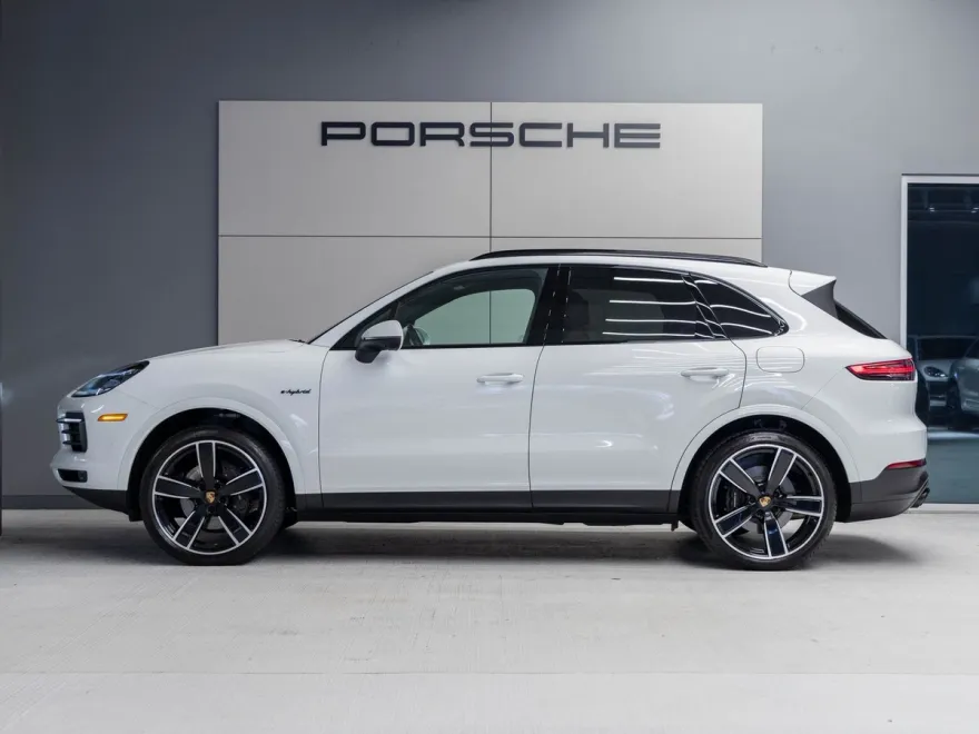 2022 Porsche Cayenne E-Hybrid Platinum Edition photo 1