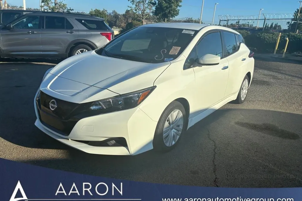 2024 Nissan Leaf S photo 1