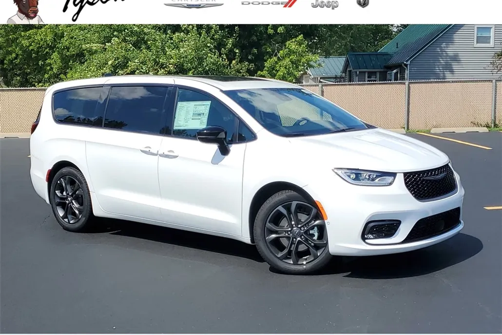 2026 Chrysler Pacifica photo 1