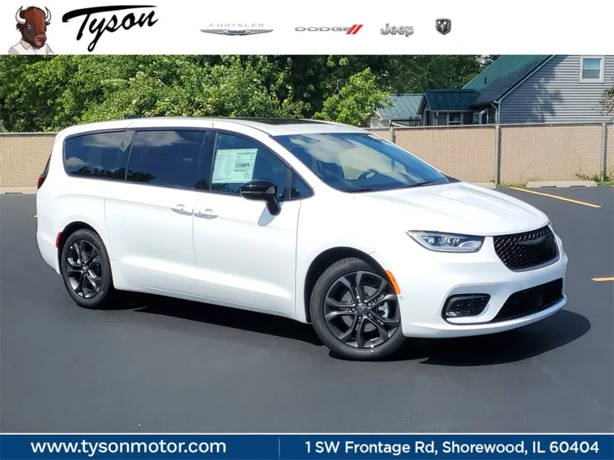 2026 Chrysler Pacifica photo 1